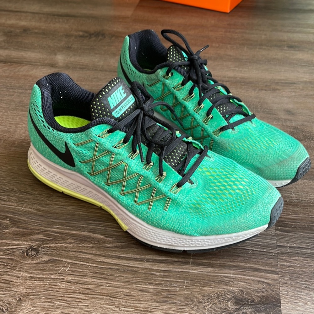 Emerald green nike womens size 12.